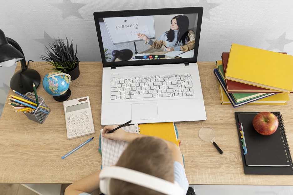 close up kid learning online