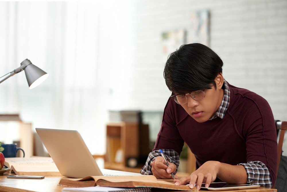 Tips Ampuh Agar Pelajaran Cepat Nempel di Kepala 2 doing research