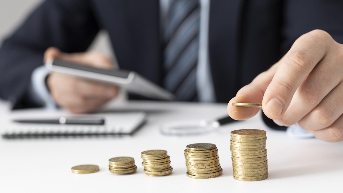 Ternyata Koin Bisa Jadi Investasi Jangka Panjang! 3 front view finance business elements assortment