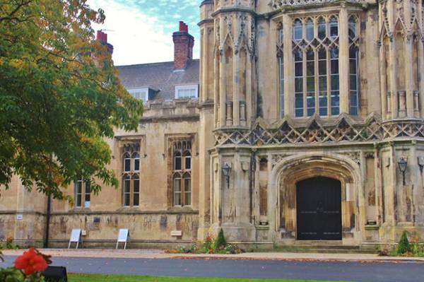 6 Sekolah Tertua Di Dunia, Ada Yang Masih Beroperasi Hingga Saat Ini 5 4. Santo Petrus SchoolYork Inggris