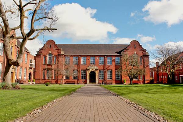 6 Sekolah Tertua Di Dunia, Ada Yang Masih Beroperasi Hingga Saat Ini 7 6. 6. Royal Grammar School Worcester Inggris