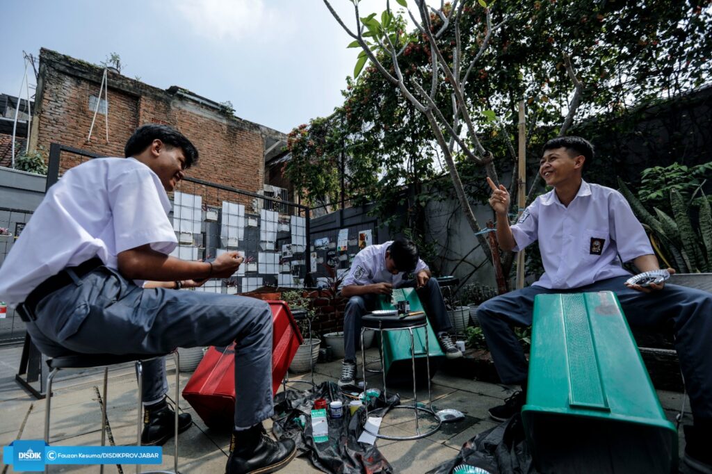 Peringati Hari Lingkungan Hidup Sedunia, SMK PI Serukan "Beat Plastic Polution" 2 attachment 1685957204352