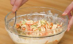 Bikin Bakwan yang Krispi Ternyata Bukan Pakai Tepung Terigu Saja, Tambahkan 2 Bahan ini 3 bakwan sayur renyah 3 250x150 1