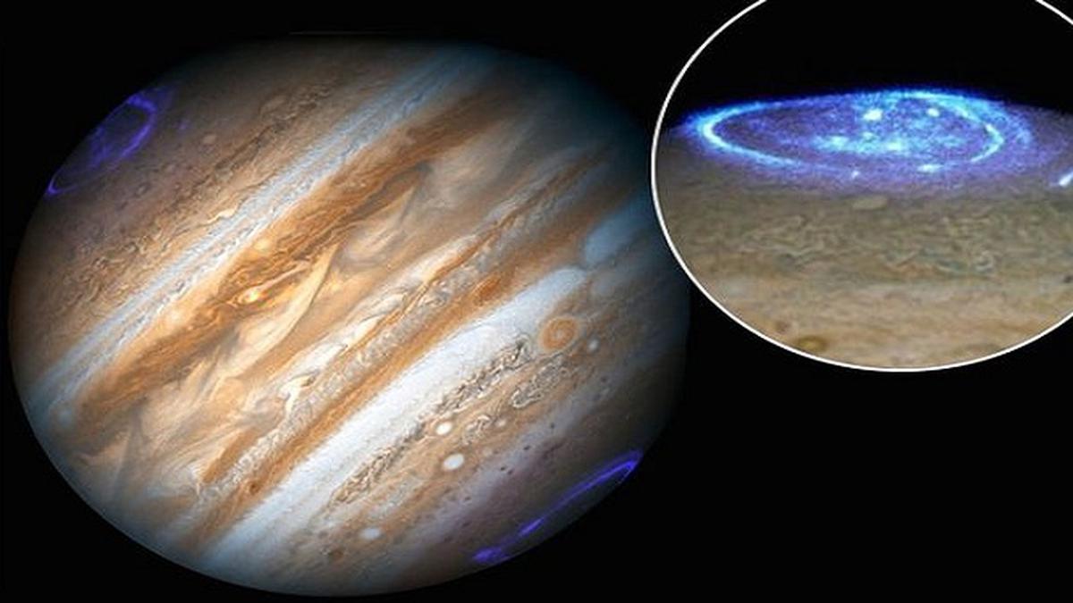 Ini Dia 13 Objek Aneh Yang Pernah Ditemukan di Luar Angkasa 8 019351700 1467353945 MAIN Vivid auroras in Jupiters atmosphere