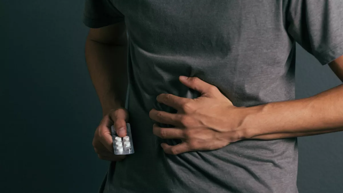 8 Kelompok Orang Dengan Kondisi Tertentu Yang Tidak Boleh Konsumsi Kunyit! 9 042200900 1602564527 Hati Hati Obat Lambung Ini Tak Boleh Dikonsumsi Berkepanjangan shutterstock 755858299