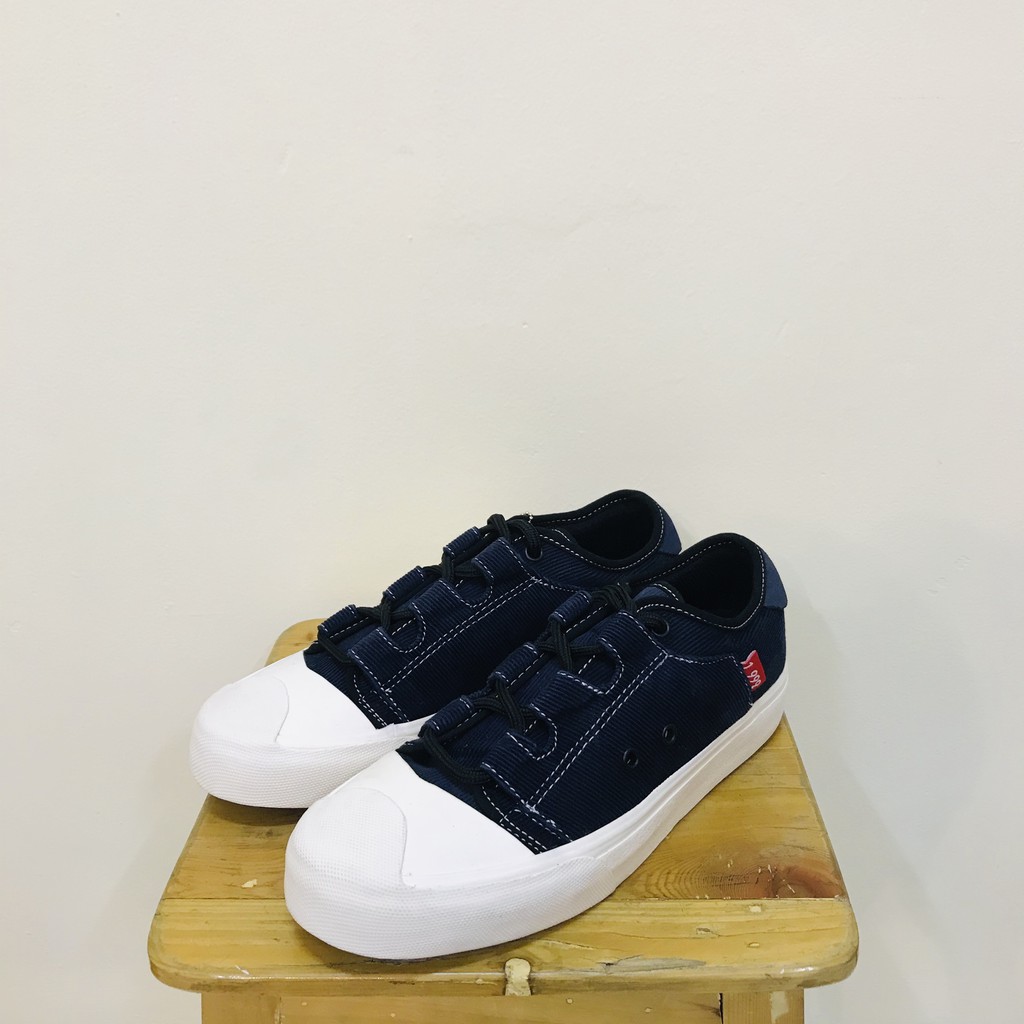 10 Brand Lokal Sepatu yang Paling Terkenal di Indonesia 7 7cb3a36a31a6dc02215c2e1e1a3067db