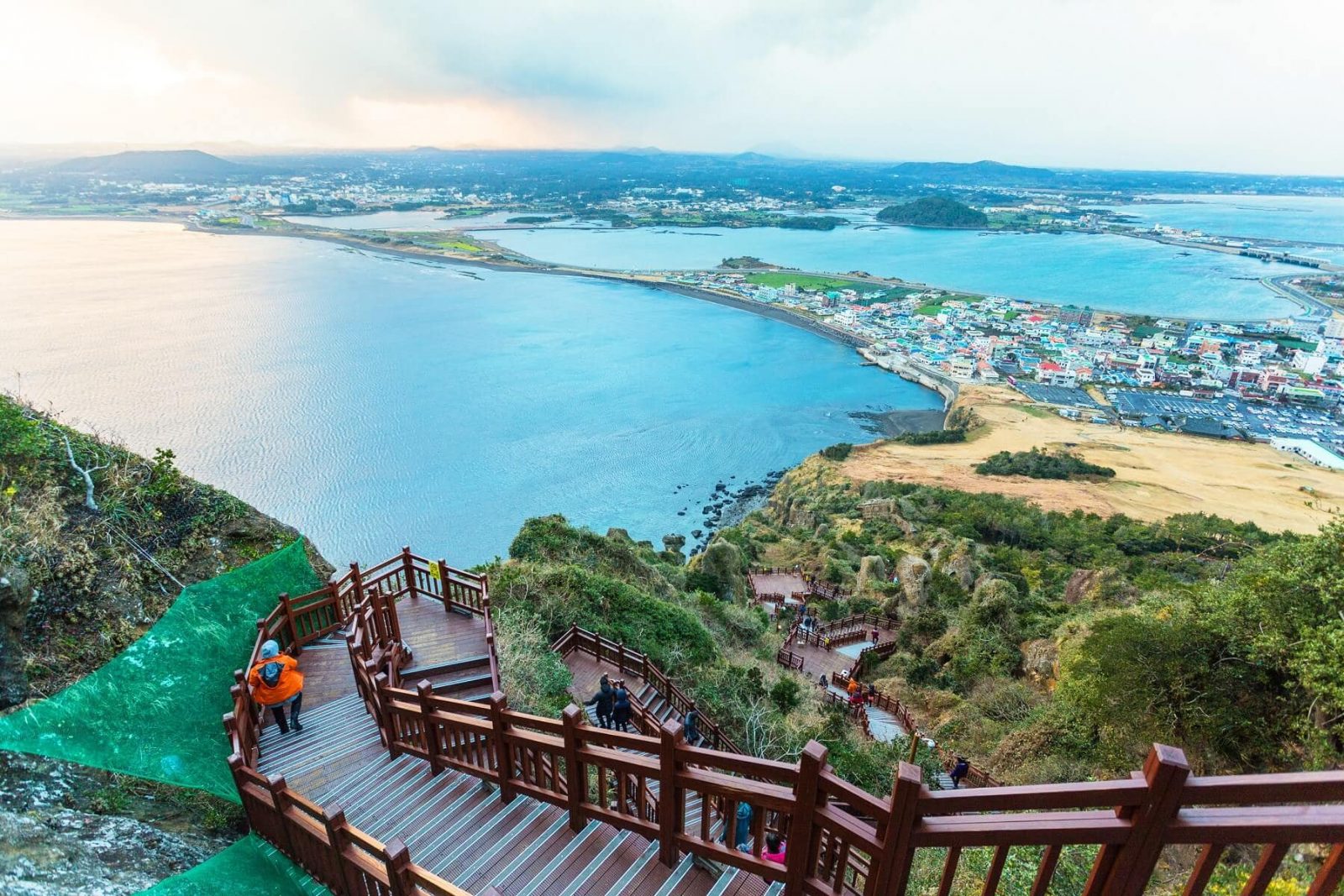 Berikut 5 Itinerary Bagi Kamu yang Pertama Kali Liburan ke Korea Selatan 6 AdobeStock 70192053 1600x1067 1