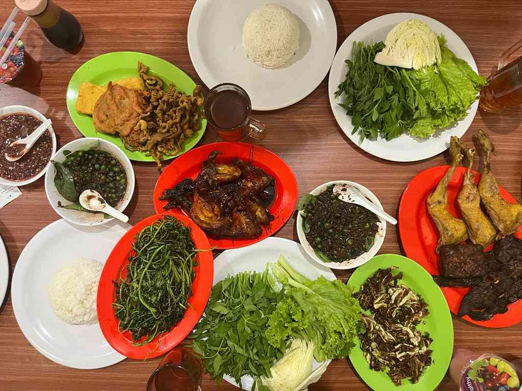 5 Tempat Kuliner Otentik di Bandung Versi Taste Atlas, Wajib Kamu Coba! 3 bu imas 658bc5dede948f731e5941d2