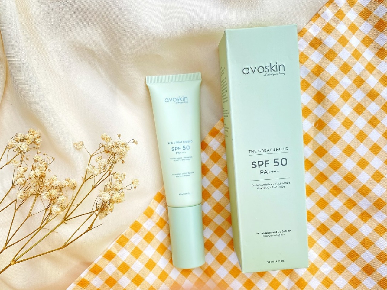 6 Rekomendasi Sunscreen untuk Kulit Kering, Kamu Bisa Coba Salah Satunya 7 54 review avoskin the great shield sunscreen.jpg