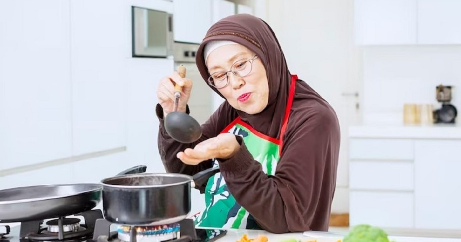 48076 hukum mencicipi makanan saat puasa freepik