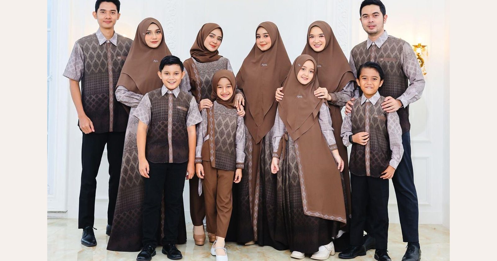 7 Rekomendasi Hampers Lebaran Untuk Di Berikan Ke Saudara Maupun Teman 7 B1200361 Cover 10 Rekomendasi Style Baju Lebaran 2024