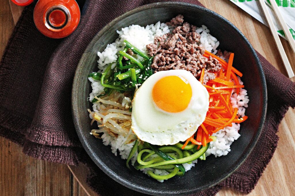 7 Makanan Korea Ini Bisa Jadi Ide Menu Berbuka Puasa, Bikin Selera Makan Kamu Auto Nambah! 6 bibimbap 92850 1
