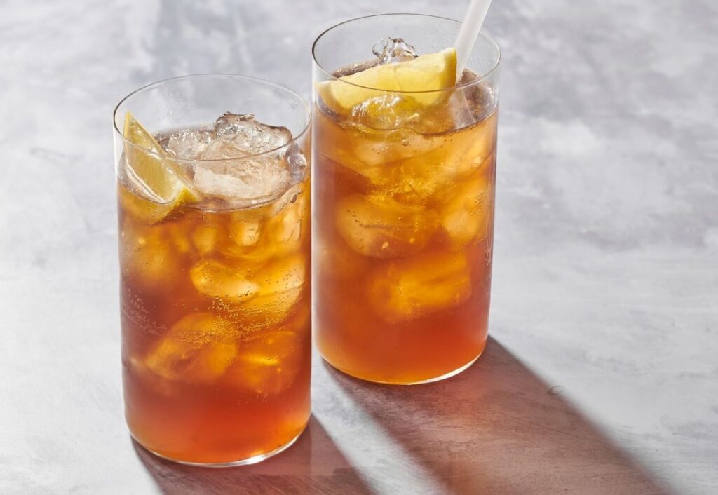 Ini Dia Alasan Kamu Tidak Dianjurkan Untuk Minum Es Teh Saat Buka Puasa 2 minum es teh manisjpg 20230918081102