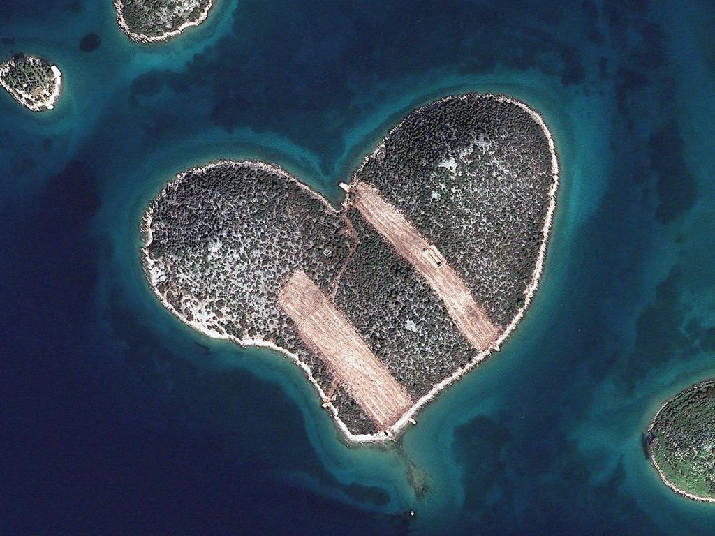 pulau romantis bentuk hati di krosia ini bakal dijual sebagian 43