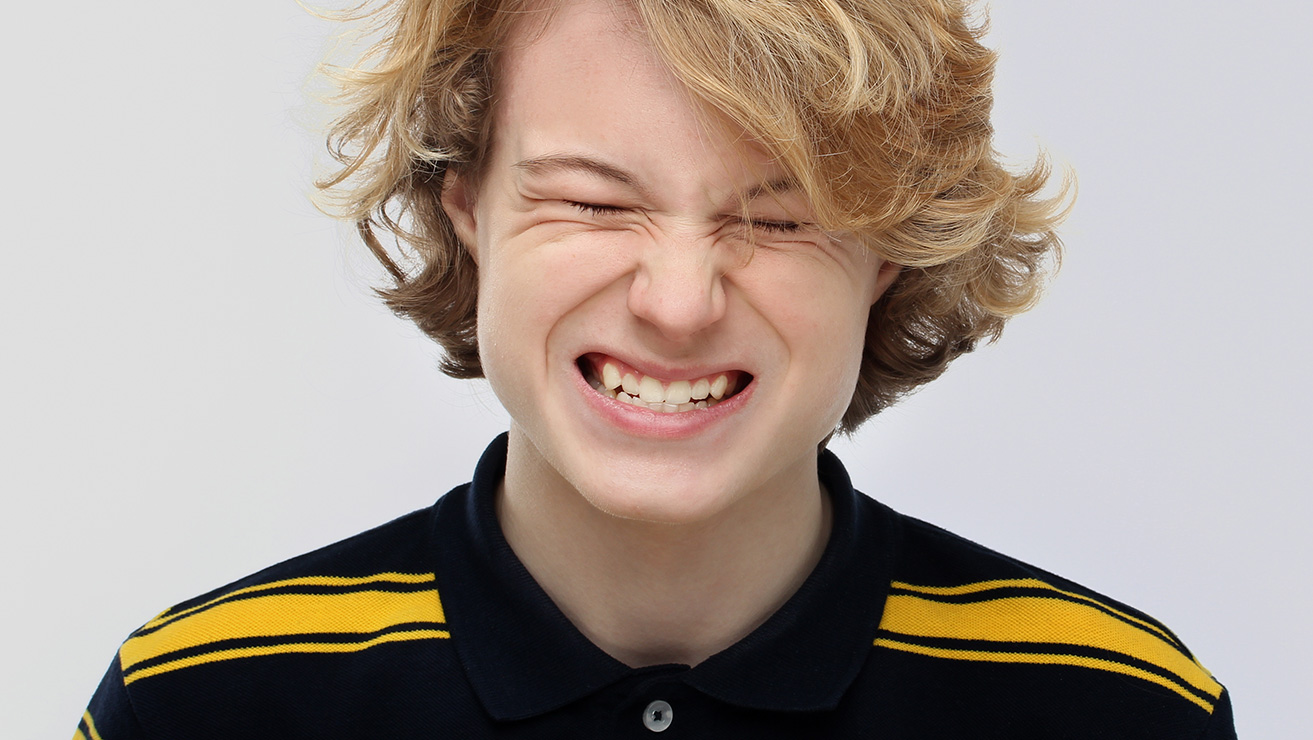 Sering dianggap Sepele, Ternyata 5 Kebiasaan Kecil ini Justru Dapat Merusak Gigimu 4 6 2 4 stop the grind 03 0