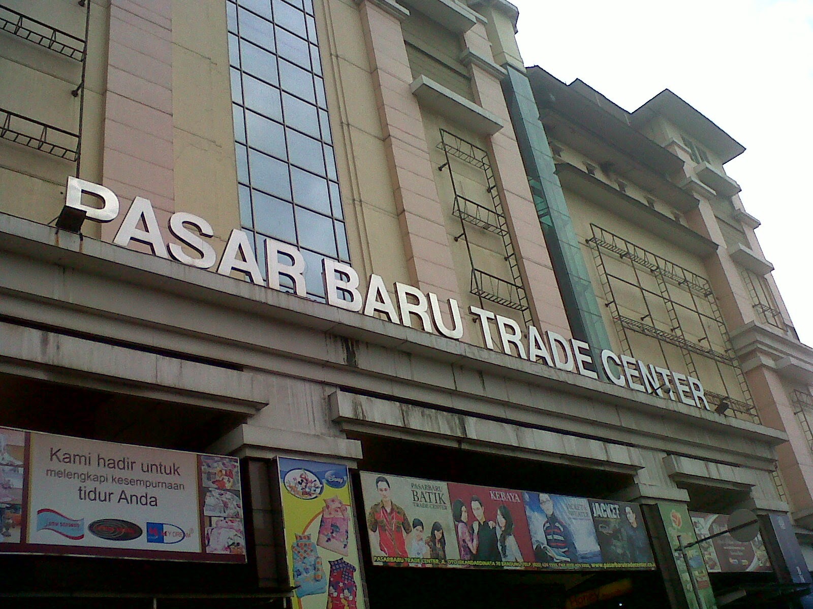 Surganya Tempat Barang Murah! Tiga Pasar Ini Wajib Dikunjungi saat di Bandung 3 IMG01858 20120609 1547