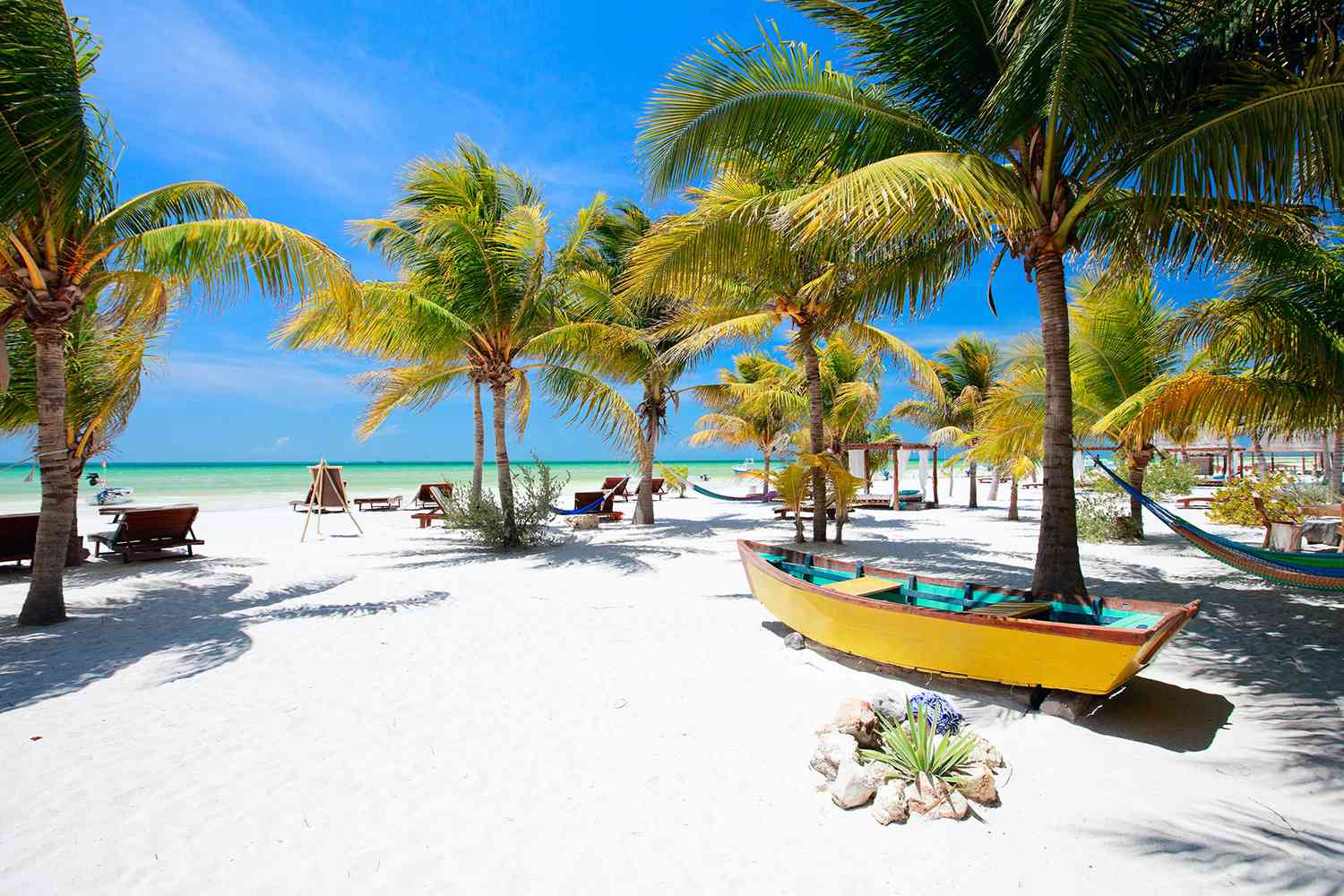 8 Pulau 'Rahasia' dan Terindah di Dunia Tapi Jarang Dijamah Orang 2 isla holbox beach hammocks ISLAHOLBOX0123 97c04d0950bc49aea99a2e150c7146b0
