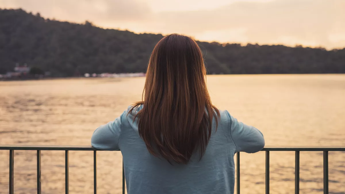 Waspada! 6 Kebiasaan Buruk Ini Dapat Merusak Otak Kamu! 6 050522900 1578016961 Terlalu Lama Sendiri Bikin Gampang Sakit Benarkah By kitzcorner shutterstock