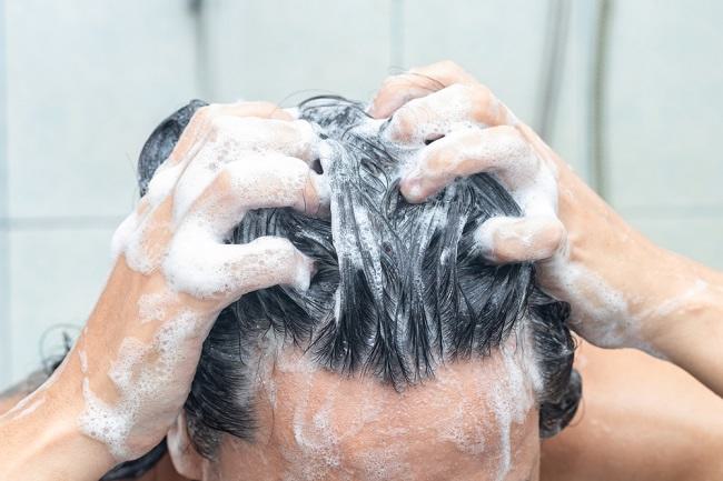 dampak keramas setiap hari bagi kesehatan rambut dan kulit kepala