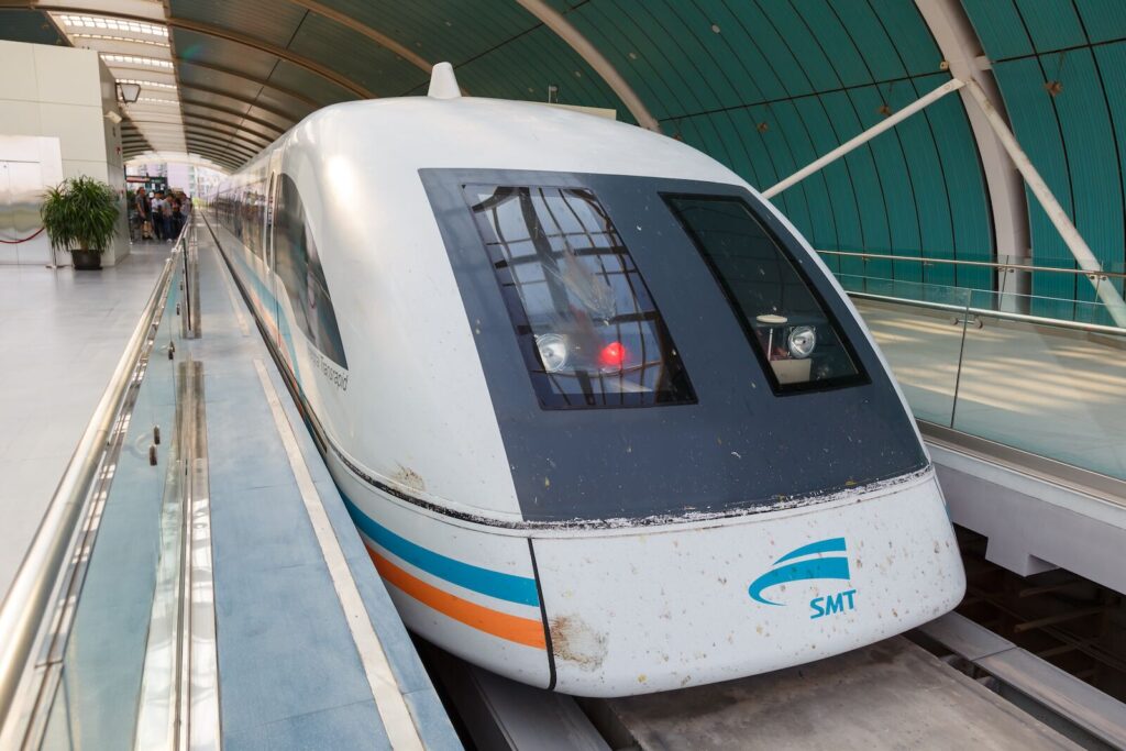 Bukan Whoosh Indonesia! 5 Negara Ini Punya Kereta Tercepat di Dunia 2 SMT Shanghai Maglev train