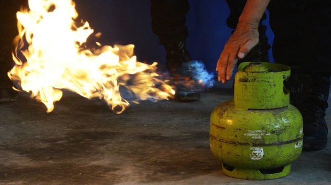 Jangan Panik! Ini Dia Tips Mencegah Ledakan dan Kebakaran Gas LPG 2 cara mengatasi gas bocor 1.width 800