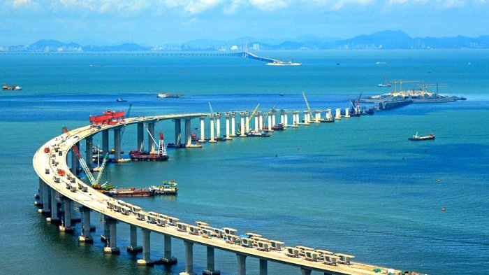 Ternyata 6 Jembatan Ini Terpanjang di Dunia, Ada yang Sampai Ratusan Kilometer Lho! 7 cina rampungkan jembatan terpanjang di dunia 55 km hubungkan hong kong macau zhuhai 20180405 141537