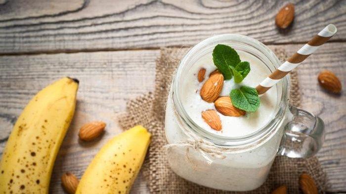 Bye Insomnia! 5 Minuman Ini Ampuh Dalam Mengatasi Sulit Tidur 5 smoothie pisang almond