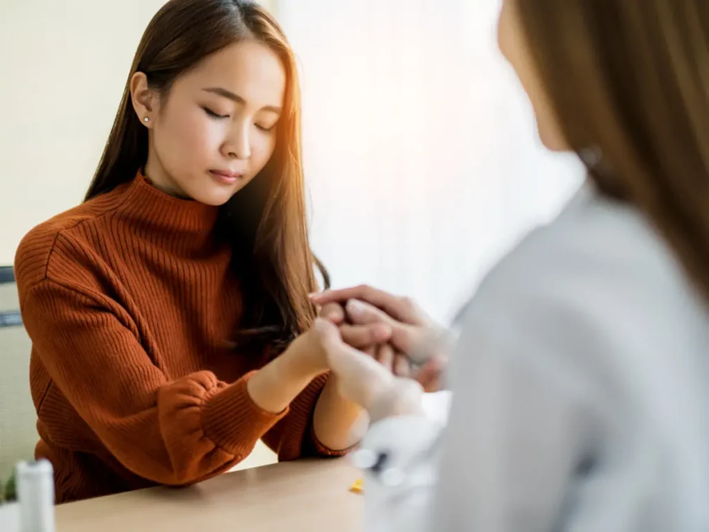 Sering Berfikiran Untuk Bunuh Diri? Begini Cara Mengatasinya! 2 027473100 1646880017 shutterstock 1161523186