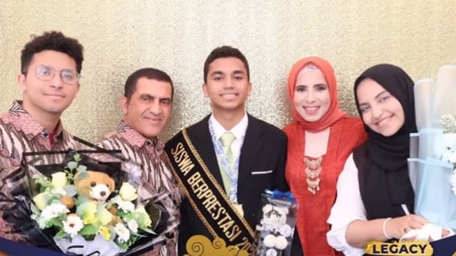 Shakira Amirah: Mahasiswi UI Pemenang Clash of Champions 2 12742 biodata dan prestasi shakira amirah instagramatshakiraamirah