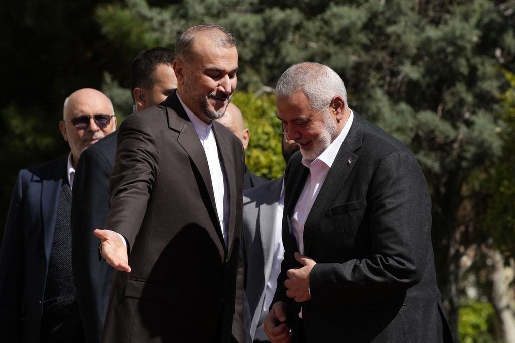 Siapakah Ismail Haniyeh? Inilah Sosok Pentolan Hamas 4 https asset.kgnewsroom.com photo pre 2024 03 27 83581727 ca7e 4b0b 9cb8 8b5a65f78182 jpg