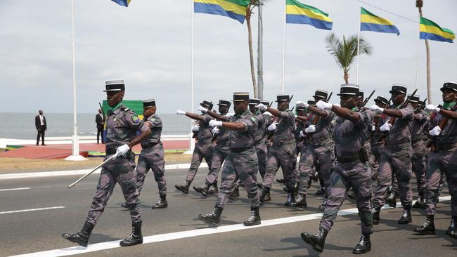 Ternyata 17 Agustus Bukan Hanya Kemerdekaan Indonesia Saja, Negara Ini Memiliki Tanggal Kemerdekaan Yang Sama! 3 parade militer di peringatahn hut gabon 169