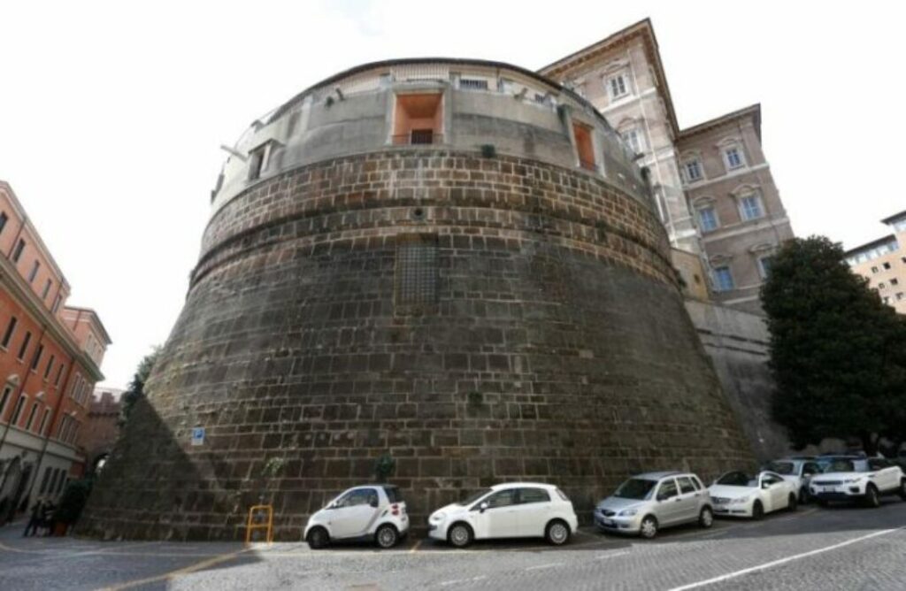 5 Fakta Menarik Tentang Vatikan, Negara Terkecil di Dunia 5 20200608T1058 923 CNS VATICAN BANK 2019 800 690x450 1068x697 1