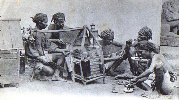 Sejarah Pedagang Kaki Lima di Indonesia: Dari Zaman Kolonial hingga Kini 2 922a6825 cc1a 4fbd a8f1 9eecf69b3b2f 169