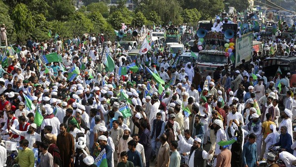 Perayaan Maulid Nabi Muhammad SAW di Berbagai Negara 7 suka cita warga pakistan di tengah perayaan maulid nabi 1 169