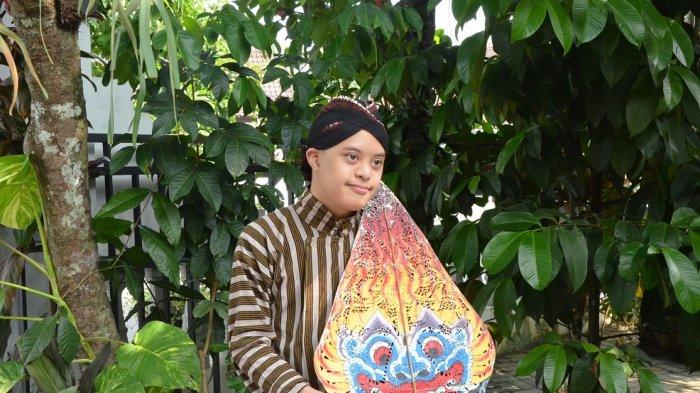 Rafa Kusuma, Dalang Cilik Down Syndrome Berbakat dari Yogyakarta yang Menginspirasi 2 Ini Cerita Rafa Kusuma Atma Wibowo Penderita Down Syndrome yang Jadi Dalang di FDC 2024 UNY