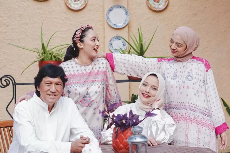 Inilah Profil Marissa Haque, Istri Ikang Fauzi Yang Meninggal Dunia Hari Ini 5 Profil dan Biodata Marissa Haque Artis Senior dan Politisi yang Meninggal Dunia Umur Agama Anak Suami 1371795211