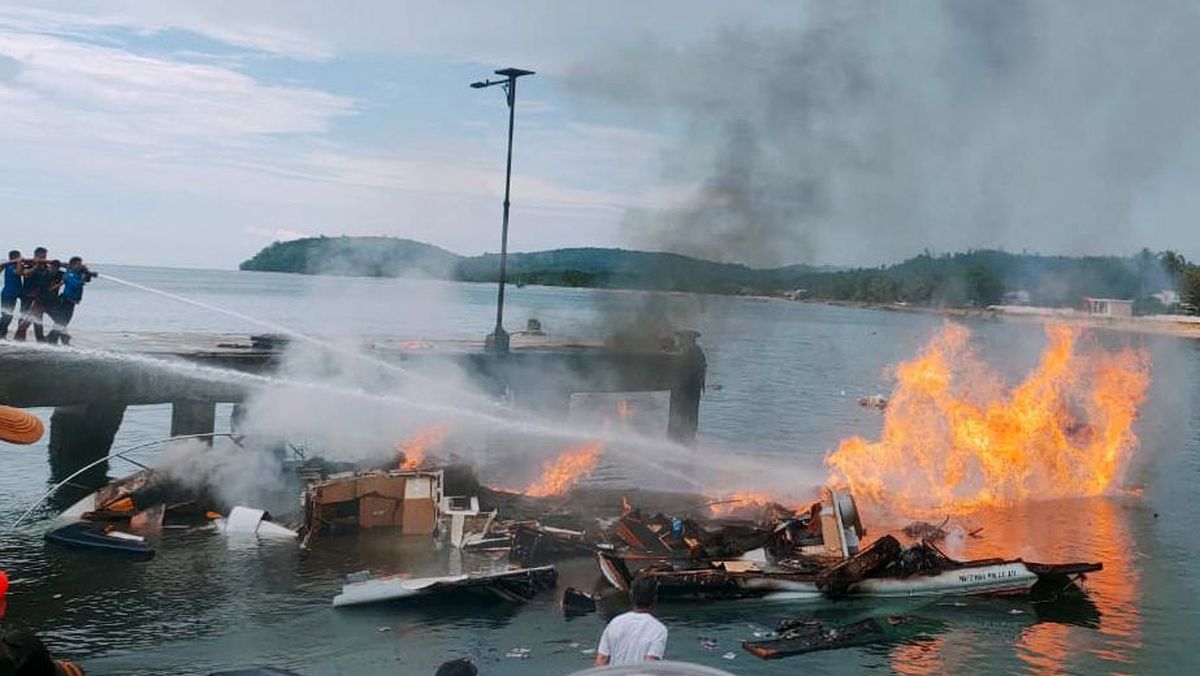 Profil Benny Laos: Calon Gubernur Maluku yang Meninggal dalam Kebakaran Speedboat 3 penampakan kebakaran kapal yang tewaskan cagub malut benny laos 2 169