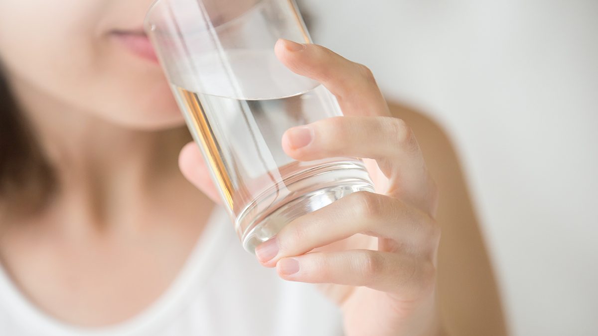 Ini Dia 7 Waktu Terbaik untuk Minum Air Putih 4 Bolehkah Minum Air Hangat Saat Asam Lambung Naik Ini Jawabannya 1200x675 1