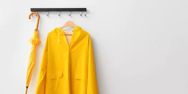 Tips Menghadapi Musim Hujan: Persiapan yang Tepat Agar Tetap Sehat dan Nyaman 2 Persiapan Perlengkapan Hujan