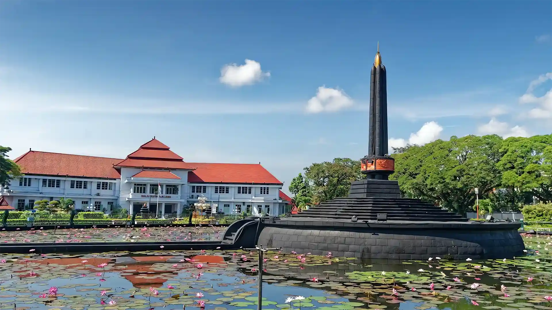 Alun Alun Tugu Kota Malang HD