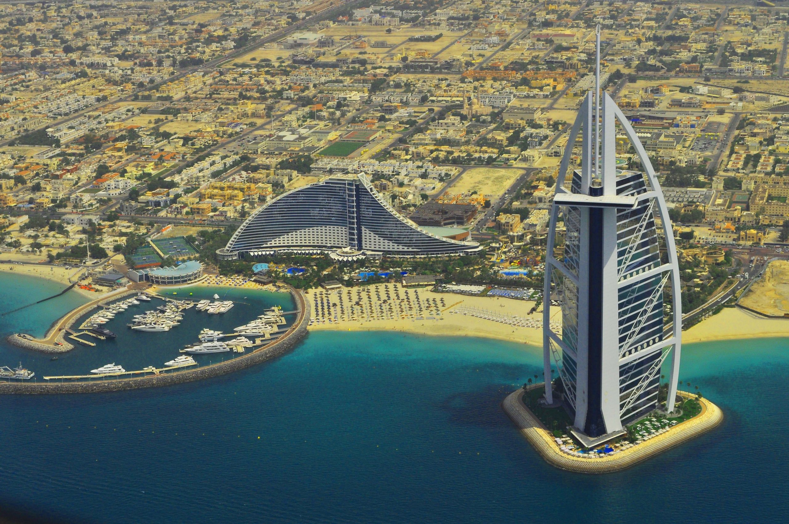 kuliah di dubai scaled 1