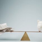 Kelebihan dan kekurangan menabung di celengan daripada di bank