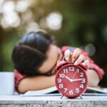 Kenali Waktu Terbaik Untuk Belajar 8 young girl lying down desk after reading book
