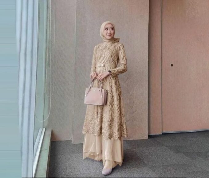 B110007 Gamis dengan Tambahan Kain Tile dan Pita 1024x683 1