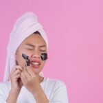 7 Tips Alami Mencerahkan Wajah Kusam! 3 beauty cosmetic peeling young female with black peel off mask skin cosmetic skin care peeling product face pink