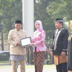 Peringati Hardiknas 2023 - Wagub Jabar Berikan Penghargaan Bagi Siswa dan Pendidik Jawa Barat Berprestasi 3 1683020310 7801184d c229 44f8 a664 0b270c8aaa1b