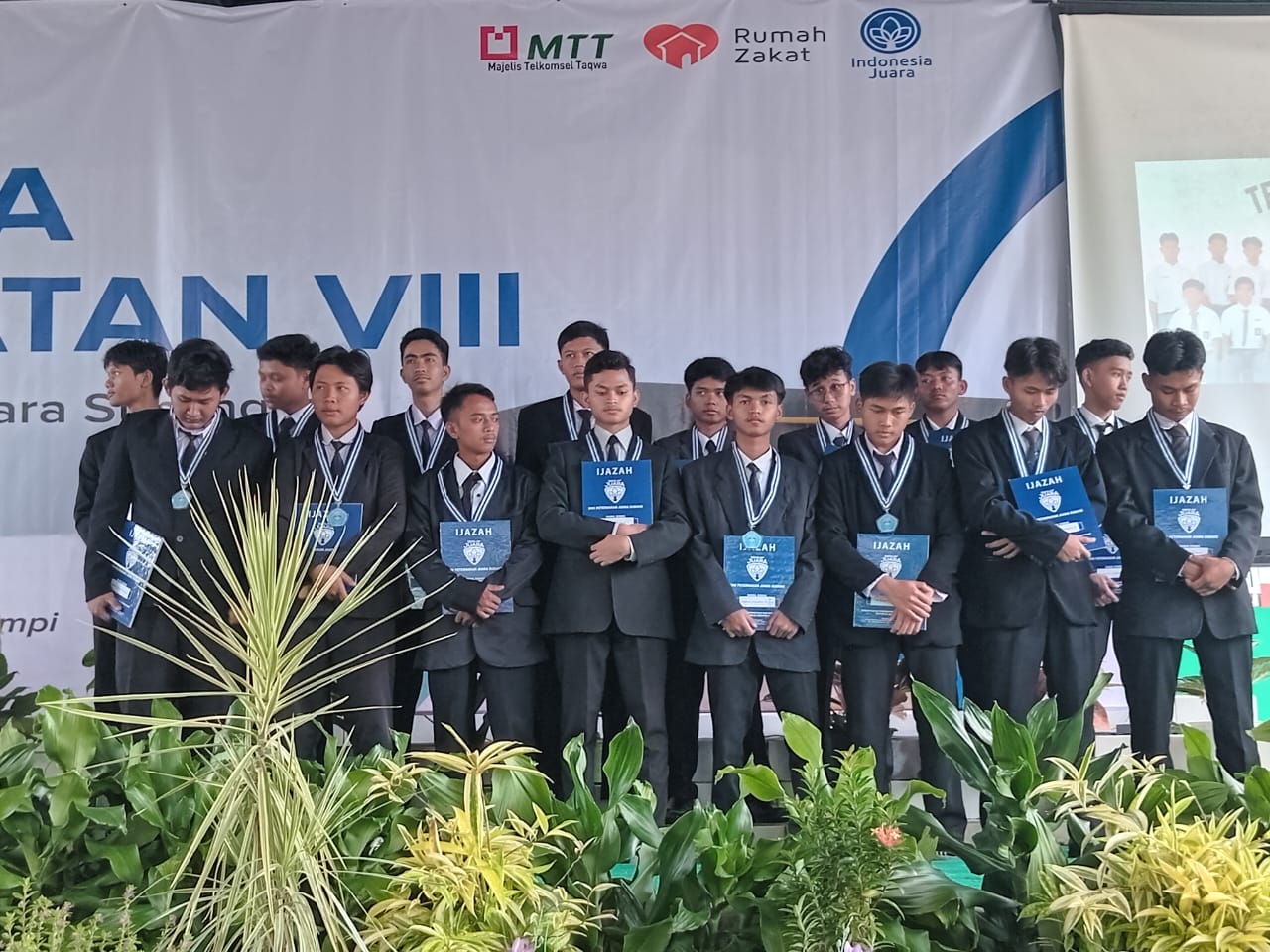 99% Wisudawan SMK Juara Meraih Gelar Hafidz 30 Juz 1 WhatsApp Image 2023 05 06 at 11.55.56