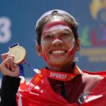 atlet marathon putri indonesia odekta elvina naibaho usai meraih medali emas dalam sea games 2023 di kamboja sabtu 652023 reut 2 169