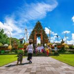 Yuk Kenalan Sama 5 Upacara Adat di Indonesia! 3 20230618065554 fpdl.in balinese people traditional clothes during religious ceremony pura taman ayun temple bali indonesia 335224 390 large