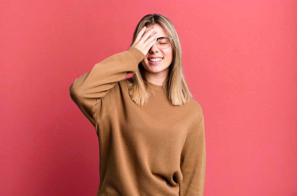 Riset : Pelupa Adalah Tanda Kecerdasan Tinggi, Otak Tidak Bisa Dibombardir Terus! 1 20230622044102 fpdl.in laughing slapping forehead like saying d oh i forgot that was stupid mistake 1194 563889 large